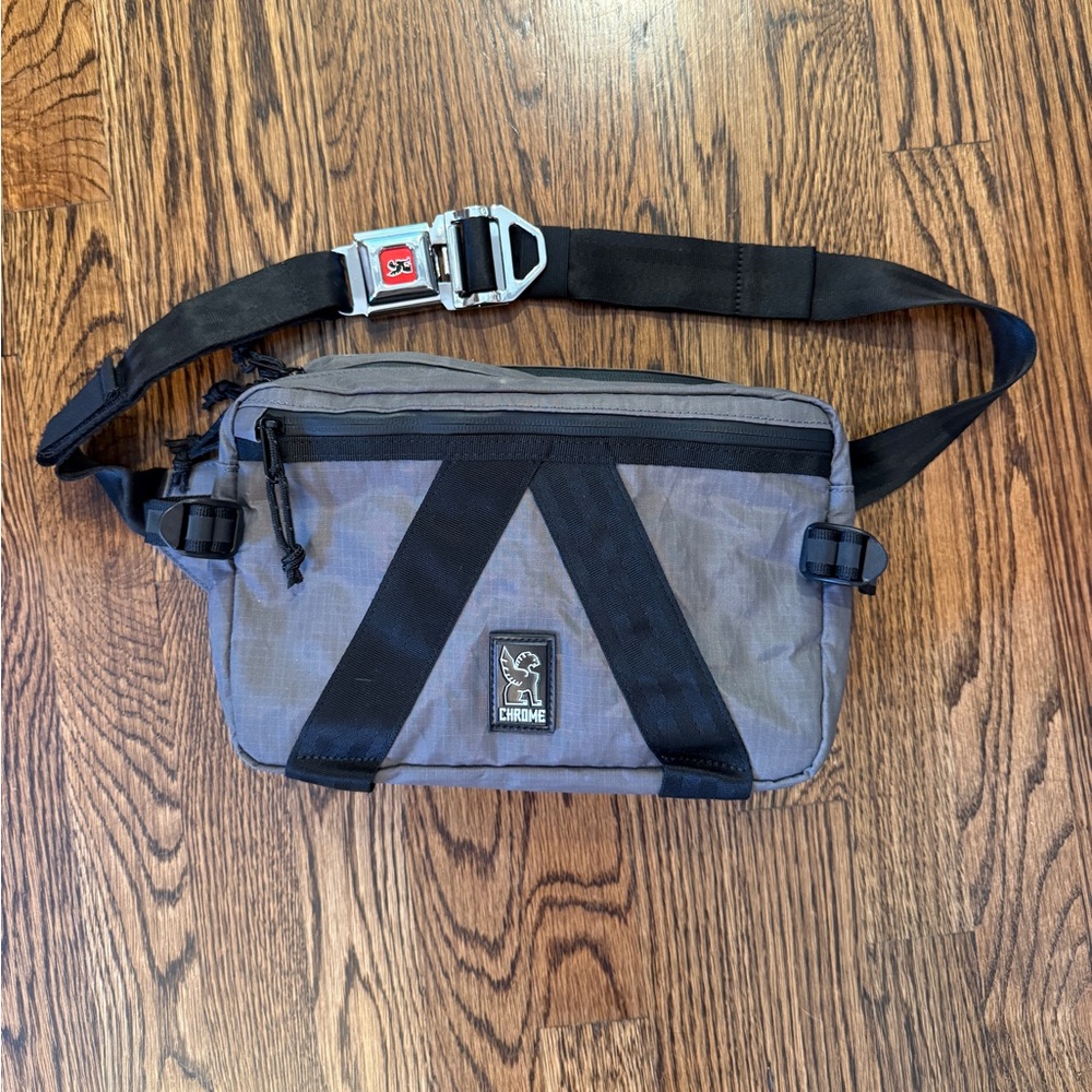 Chrome Industries Tensile Crossbody sling bag gray belt bag